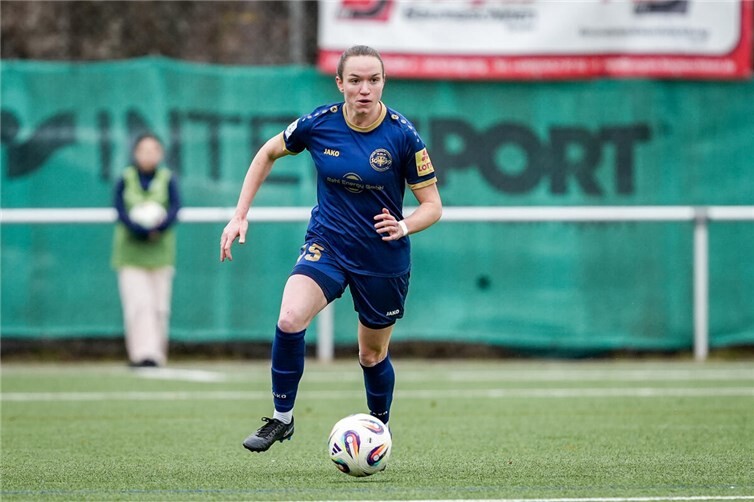 Vanessa Zilligen (15) musste heute in der Defensive aushelfen, trug dabei nicht nur zur Stabilisierung bei, sondern gestalte auch den Spielaufbau mit.Foto: Norina Toenges