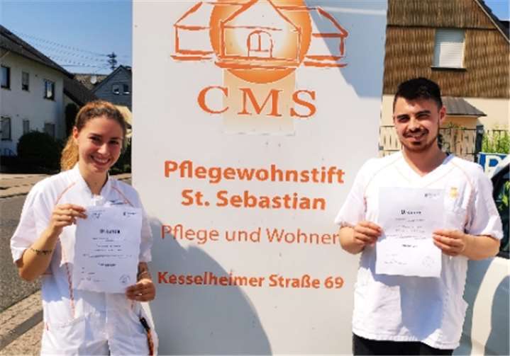 Vanessa und Mustafa sind voller Stolz. Foto: CMS St. Sebastian