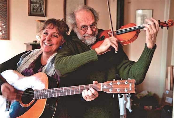 Vater Klaus der Geiger zusammen mit seiner Tochter Antje von Wrochem. Privat