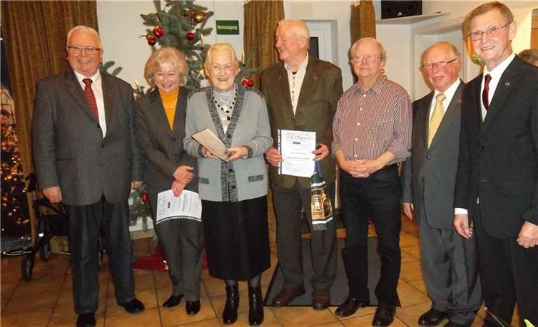 VdK-Kreisverbandsvorsitzender Rigobert Scherf, Henriette Pons, Magdalena Coves Garcia, Wilhelm Fuchs, Arno Kress, Ehrenvorsitzender VdK-OV Urbar Wolfgang Equit, VdK-Ortsverbandsvorsitzender Klaus-Dieter Hahn (v.l.).