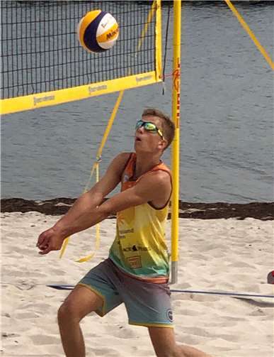 Veit Dobbertin beim unteren Zuspiel. Foto: privat