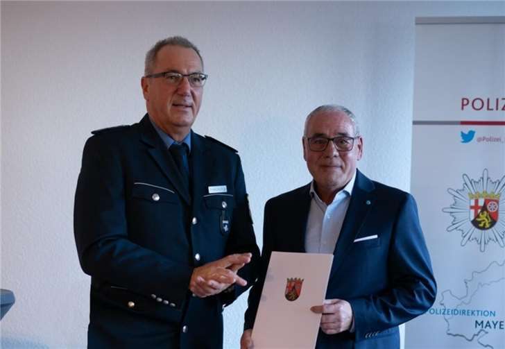 Veit Doll (r.) wurde verabschiedet.  Foto: Polizei Linz
