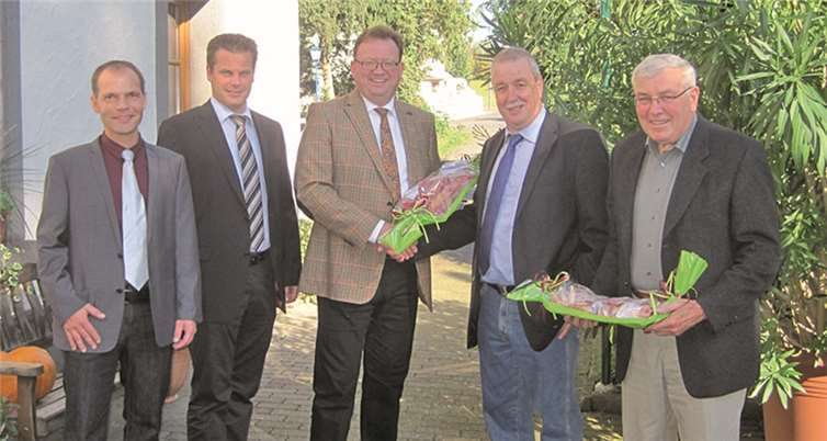 Verabschiedung bei der CDU-Ratsfraktion Plaidt (v.l.n.r.): CDU-Ortsvorsitzender Michael Schönborn, stellvertretender Fraktionsvorsitzender Stefan Bernstädt, Fraktionsvorsitzender Georg Moesta, Reiner Michels und Alois Hickmann.privat