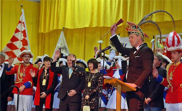 Verabschiedung des bisherigen Prinzenpaares Arno I. und Nina I. -RÜ-