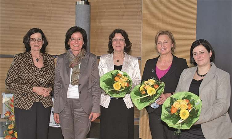 Verabschiedung und Neustart lagen dicht nebeneinander. Christa Klaß (ehemalige Präsidentin des Landfrauenverbandes Rheinland-Nassau), Ministerpräsidentin Malu Dreyer, Gertrud Endres (ehemalige Geschäftsführerin des Landfrauenverbandes Rheinland Nassau), Rita Lanius-Heck (neue Präsidentin des Landfrauenverbandes Rheinland-Nassau) und Ines Unger (neue Geschäftsführerin des Landfrauenverbandes Rheinland Nassau). (v.l.). US