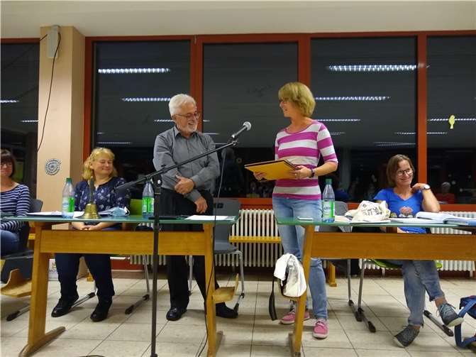 „Danke lieber Berni für alles“  Verabschiedung von Bernhard Weinand durch Nicole Montabaur (2. Vorsitzende). Foto: privat