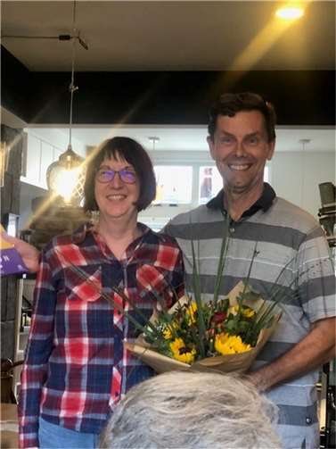 Verabschiedung von Kassiererin Birgit Baunach mit Ralf Arnold. Foto: NaturFreunde Kettig