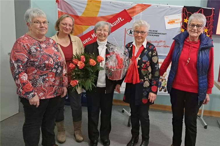 Verabschiedung von Sr. Simone Weber als geistliche Begleiterin der kfd Löf. Quelle: kfd Löf