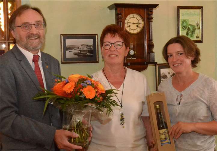 Verabschiedung von Ulla Over (Mitte) durch Kreisvorsitzender Hans Werner Kaiser (links) und Kreisgeschäftführerin Doreen Borges (rechts).Foto: privat