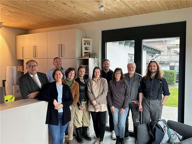 Veranstalter und Gastgeber voller Vorfreude beim gemeinsamen Planungstreffen am Ort des Geschehens in Westerburg.  Foto: Lars Patt