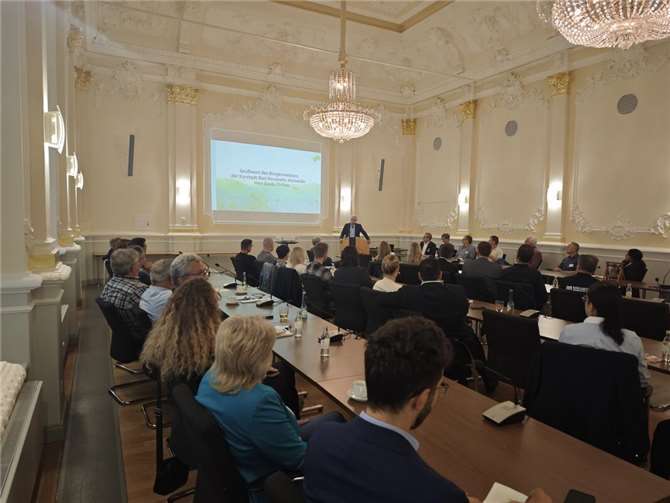 Fachkräftezentrum setzt Informationsreihe fort Veranstaltung im Sitzungssaal des Rathauses Bad Neuenahr. Foto: Zukunftsregion Ahr e.V.