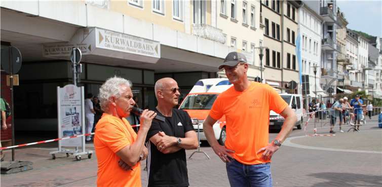 Veranstaltungsleiter und Moderator Jürgen ZangerVorsitzender Running Team Bad Ems, Berny Abt Stadtbürgermeister,Günter Groß (Volksbank-Bereichsleiter)