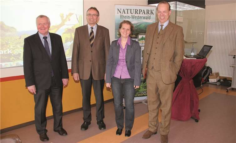 Verantwortliche und Vorstandsmitglieder des Naturparks Rhein-Westerwald (v.l.) Rainer Kilgen, Landrat Rainer Kaul, Dr. Friedericke Weber und Carl Fürst zu Wied. STUHA