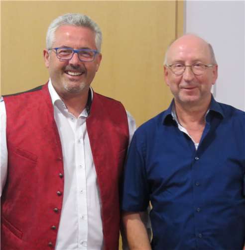 Verbandsbürgermeister Albert Jung (l.) dankte Kaiser für dessen langjähriges kommunalpolitischen Engagement.