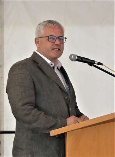 Verbandsbürgermeister Albert Jung überbrachte seine Glückwünsche und attestierte seinen Wehrleuten Vorbildcharakter.