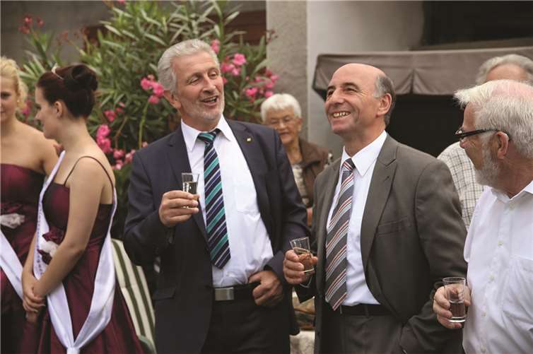 Verbandsbürgermeister Bruno Seibeld und Kreisbeigeordneter Rudi Zenz genossen den guten Alkener Wein.