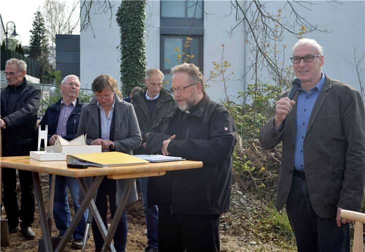 Verbandsbürgermeister Fred Pretz freut sich über dasNeubauprojekt in der „Neuen Urbarer Mitte“