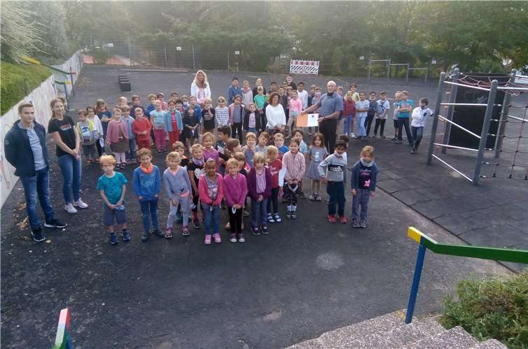Verbandsbürgermeister Herr Pretz in der Grundschule Vallendar.