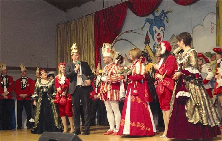 Verbandsbürgermeister Lempertz gratulierte Prinz Peter II. und Sabine III. aus Rieden.