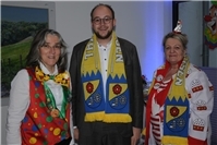 Verbandsbürgermeister Pierre Fischer umgeben von der Seniorenbeauftragten Elke L...