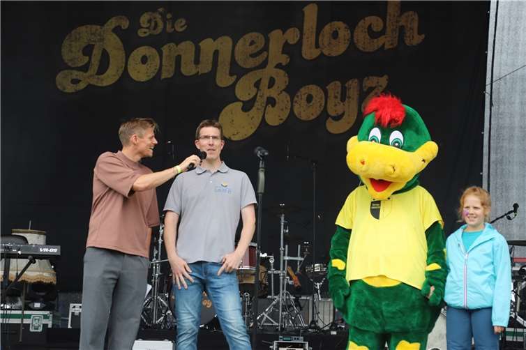 Verbandsbürgermeister Sebastian Busch musste aufgrunddes Wetters das Programm etwas abändern.