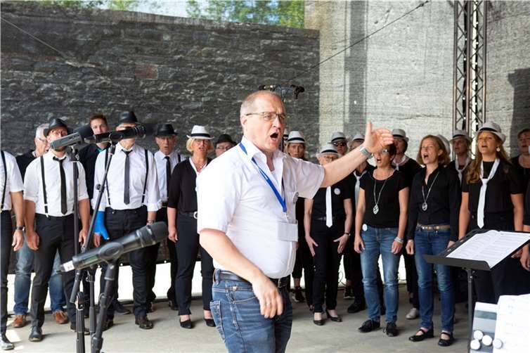 Verbandschorleiter Mario Siry in Aktion.