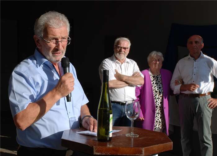 Verbandsgemeindebürgermeister Bruno Seibeld (l.) und Kreisbeigeordneter Rudi Zenz (r.) erinnerten in ihren Ansprachen an die großen Verdienste Meurers. privat