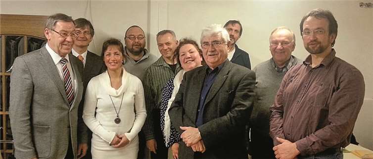 Verbandsgemeindebürgermeister Günter Fischer (2. v. l.) mit dem Vorstand der Vettelschosser CDU (v. l.): Heinrich Freidel, Heike Horzella, Udo Odenthal, Thomas Kämmerling, Sabine Schmitz, Rudi Kurtenbach, Jörg Nonnen, Klaus Sprenger und Heinz Spitz. privat