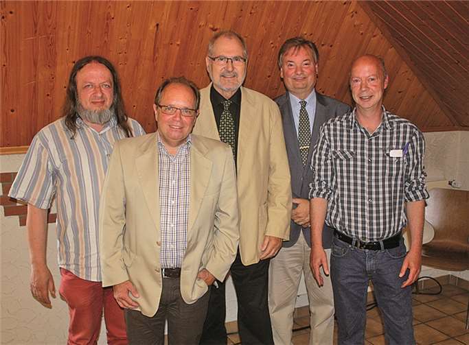 Verbandsgemeindebürgermeister Karsten Fehr gratulierte Bürgermeister Wolfgang Gisevius und den drei Beigeordneten. DL