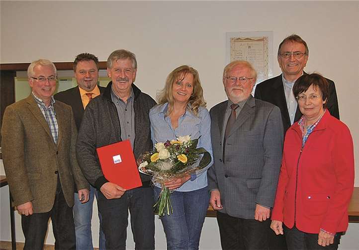 Verbandsgemeindebürgermeister Volker Mendel; Oliver Leicher, stv. Vorsitzender; Heinz-Rudi Becker und seine Gattin; Jürgen Trenck, Vorsitzender; Landrat Rainer Kaul; Ute Starrmann, stv. Vorsitzende. privat