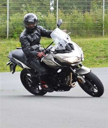 Verbessern sie ihr Fahrkönnen bei einem Fahrsicherheitstraining. auto motor und sport