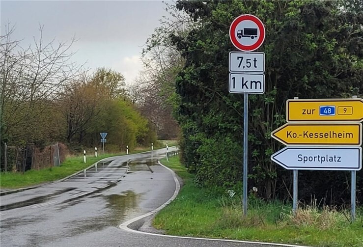 Verbotsschild LKW Zufahrt nach Kesselheim