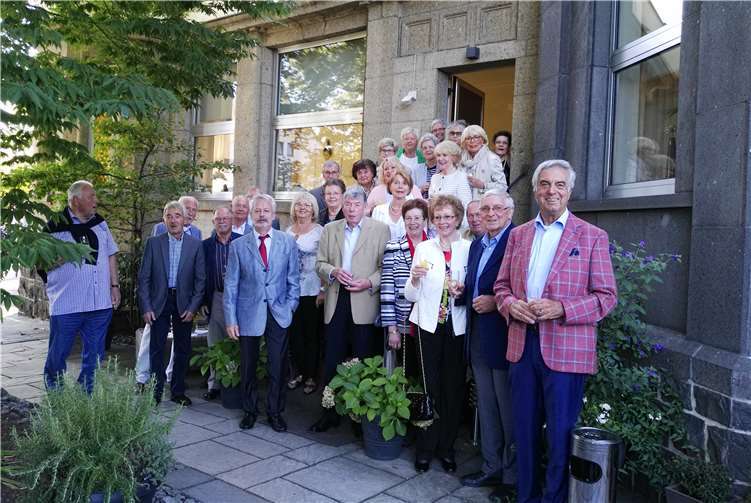 Verbrachte eine schöne Zeit zusammen: Der Schuljahrgang 1942/1943/1944 Niedermendig. privat