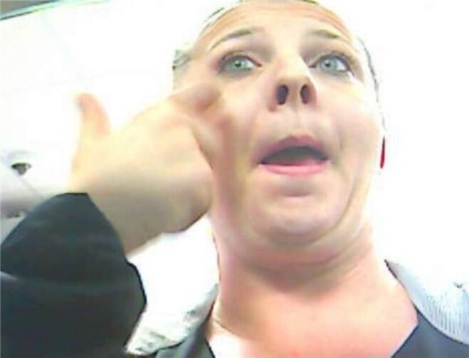 Verdächtige soll Geld vom Konto eines 60-Jährigen abgehoben haben. Foto:Polizei Bonn