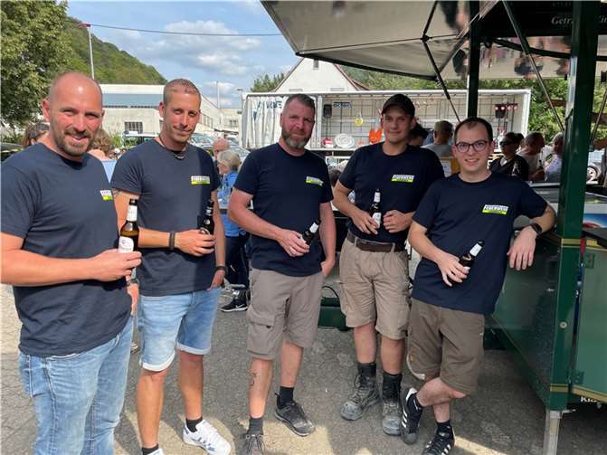Verdiente Auszeit: Die Mitglieder der Feuerwehr Ahrbrück. Foto: ROB