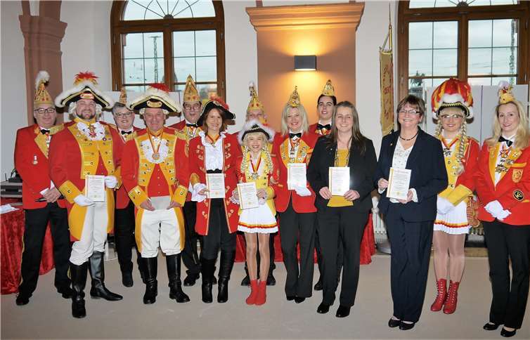Verdiente Mitglieder der Narrenzunft wurden in einem würdigen Rahmen geehrt.privat