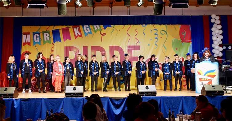 Verdiente Mitglieder der Riedener Möhnen wurden geehrt.