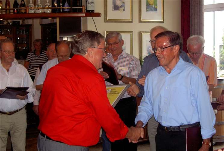 Verdiente Mitglieder des MGV Frohsinn 1901 Mülheim erfuhren eine Ehrung.