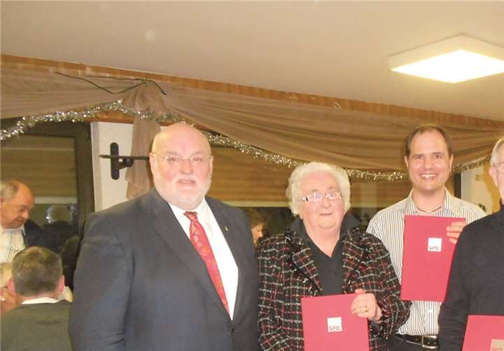 Verdiente Mitglieder wurden bei der gut besuchten Jahreshauptversammlung der SPD St. Sebastian geehrt. privat