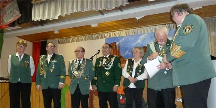 Verdiente Mitglieder wurden für ihre langjährige Treue zur Bruderschaft ausgezeichnet.