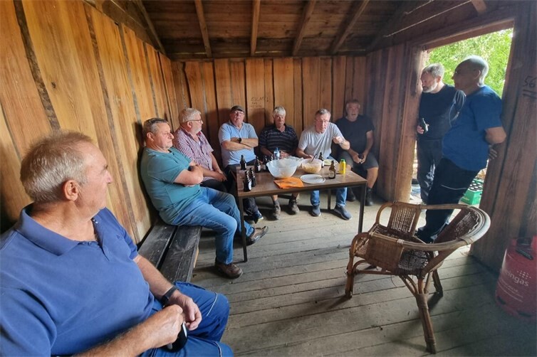 Verdiente Pause nach erfolgreicher Arbeit und Renovierung.