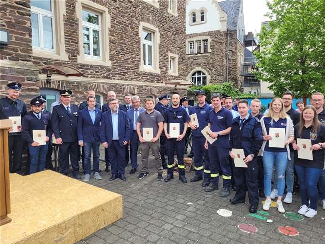 Verdiente Wehrleute wurden geehrt. Foto: FFW Pünderich