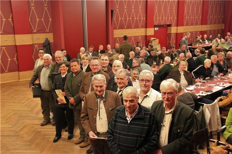 Verdiente und treue Mitglieder wurden bei der Jahreshauptversammlung geehrt.  Fotos: GS