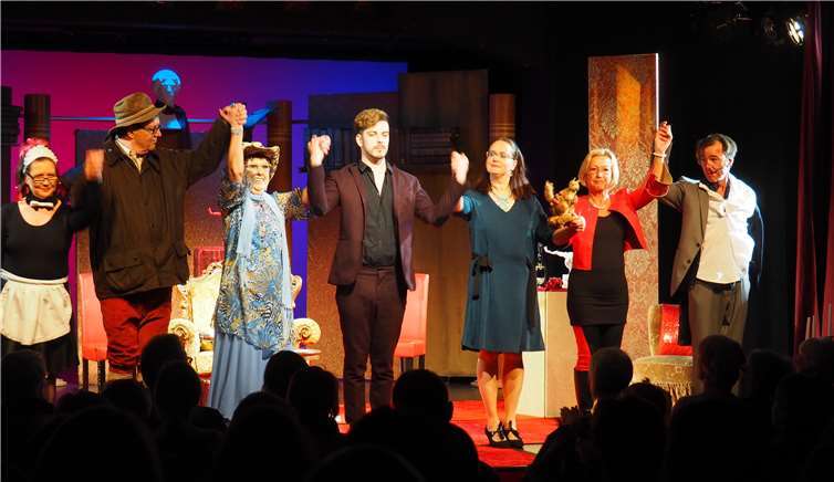 Verdienten Applaus gab es für Monika Stolle, Ulf Störmer, Karin Meyer, Felix Braun, Barbara Mailitis, Konny Althoff und Bernard Boury.  HH