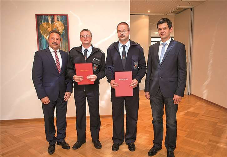 Vereidigung und Ernennung der neuen Wehrleitung (v.l.): Hans-Werner Breithausen, Peter Schäfer, Uwe Kleinmann und Büroleiter Christian Schmidt.