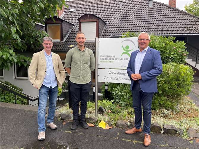 Vereinbarten eine enge, konstruktive Zusammenarbeit zwischen Einrichtung und dem Landkreis (v.l.n.r.): Kreisjugendamtsleiter Jürgen Ulrich, Vorstand Bent Herzog und Landrat Achim Hallerbach.  Foto: Martin Boden (Kreisverwaltung Neuwied)