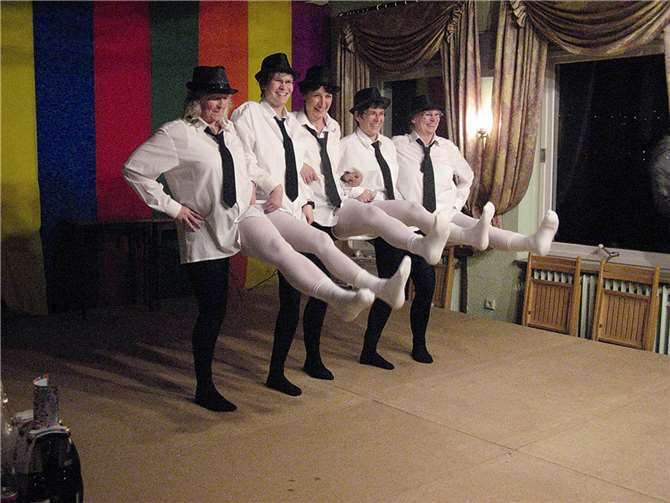 Vereinseigene Frauenballette begeisterten die Besucher.Privat