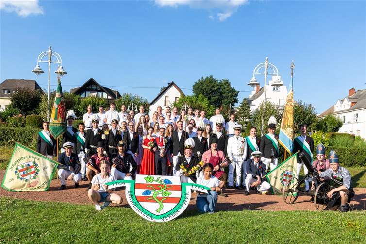 Vereinsfoto im Rosengarten. 