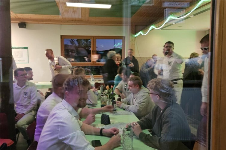 Vereinsmitglieder und Gäste