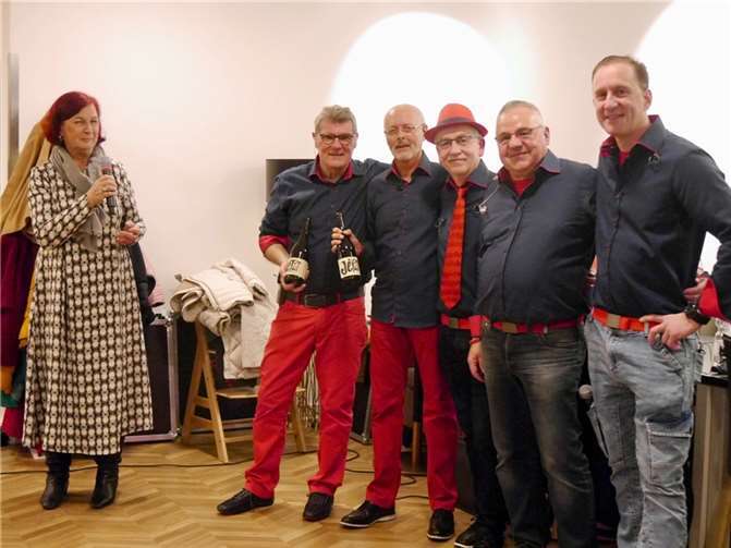 Vereinsvorsitzende Ulrike Dobrowolny begrüßte das A-Capella-Quintett „Rondo Vocal“ aus der Grafschaft respektive Kirchdaun. Foto: privat